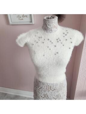 MUSE Ivory Fuzzy Rhinestone Short Sleeve Sweater Women’s XS New